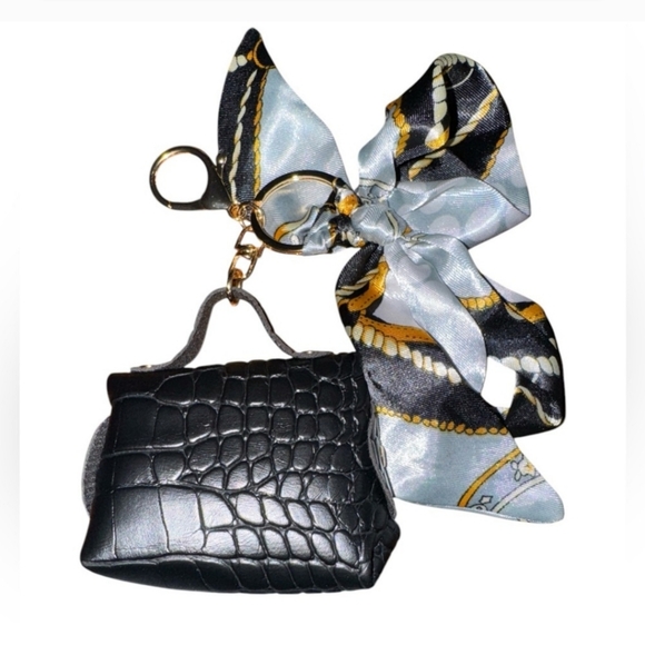 Fashion Charm W/ Scarf - Picture 4 of 6